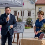 Zebranych uczestników Narodowego czytania powitał wicestarosta bocheński Ryszard Drożdżak