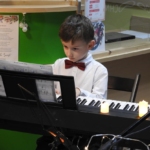 Mały pianista Adaś Sączawa
