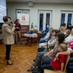 Zebranych i podróżniczkę powitała dyrektor Biblioteki Dorota Rzepka