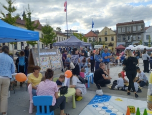 święto ulicy Wolnica stoisko Biblioteki, gry zabawy dla dzieci