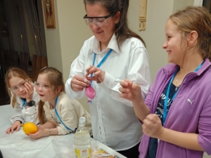 Noc w bibliotece dla dzieci, noc naukowców