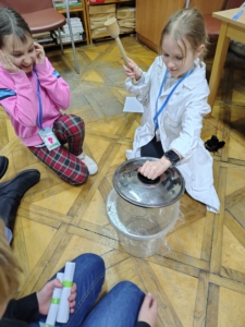 Noc w bibliotece dla dzieci, noc naukowców